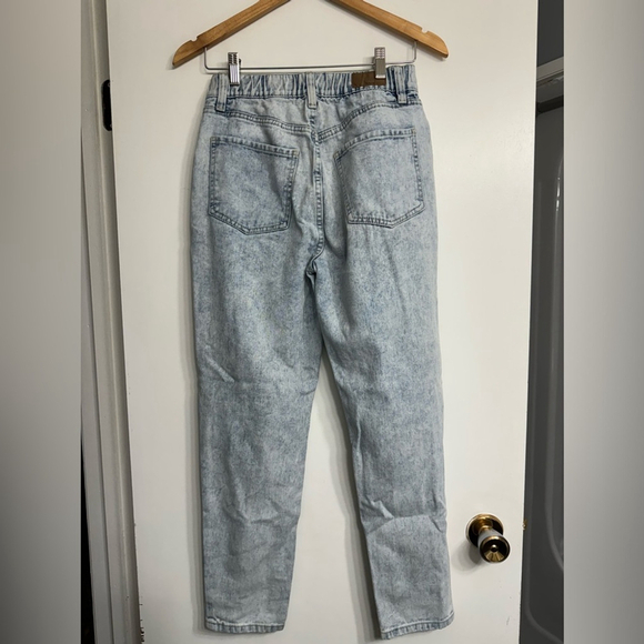 Bluenotes 90’s High Rise Mom Jeans - Light Wash Distressed - Size 2 - Picture 2 of 11